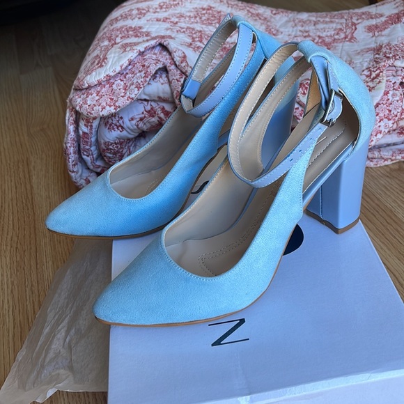 Baby blue suede heels. Never worn - Picture 2 of 3